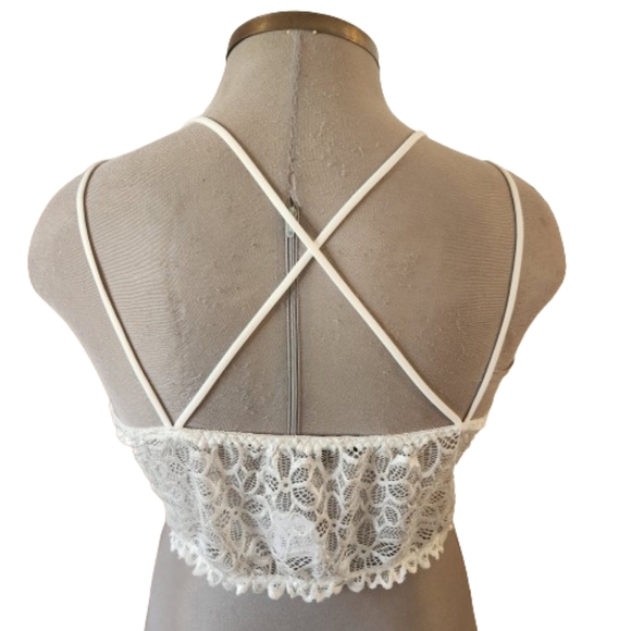 PRETTY ☆ WHITE ☆ BATTENBERG STYLE LACE ☆ BRALETTE TOP ☆ NWT - Picture 4 of 9